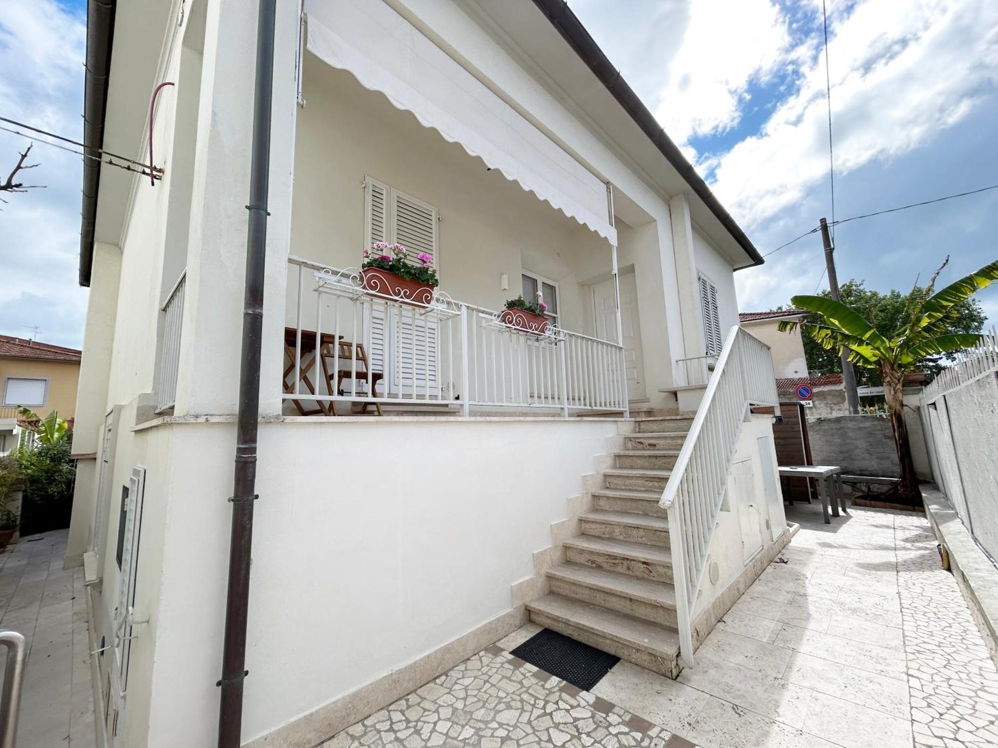 Apartmán La Casa Di Rosi Al Mare Vada Exteriér fotografie